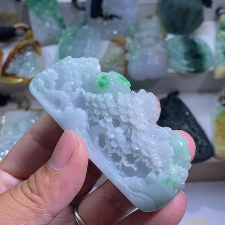 【闪购商品】颈饰未镶嵌翡翠山水
