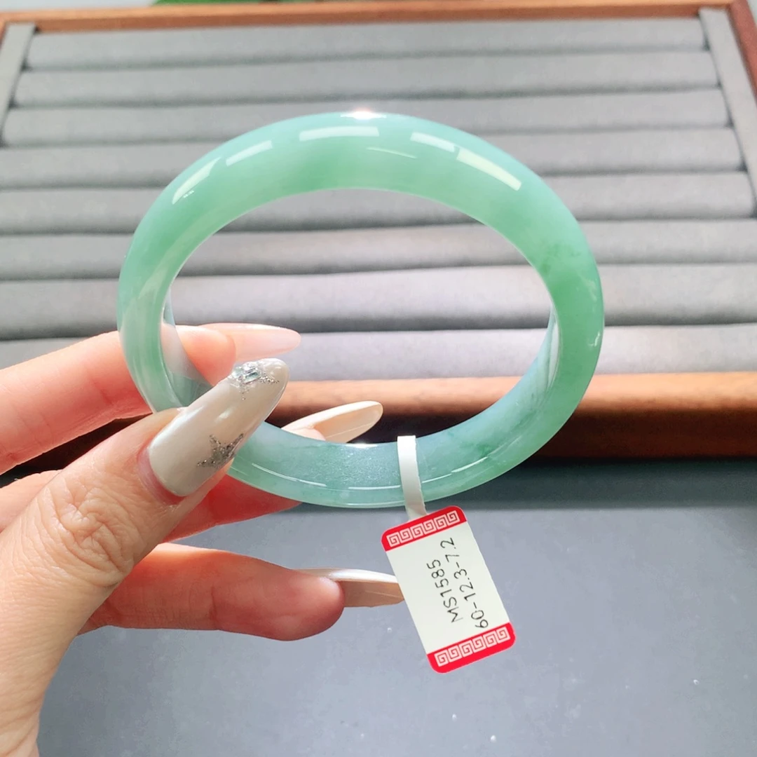 翡翠未镶嵌手镯天然