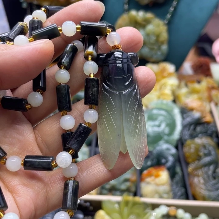未镶嵌蛇纹石玉颈饰