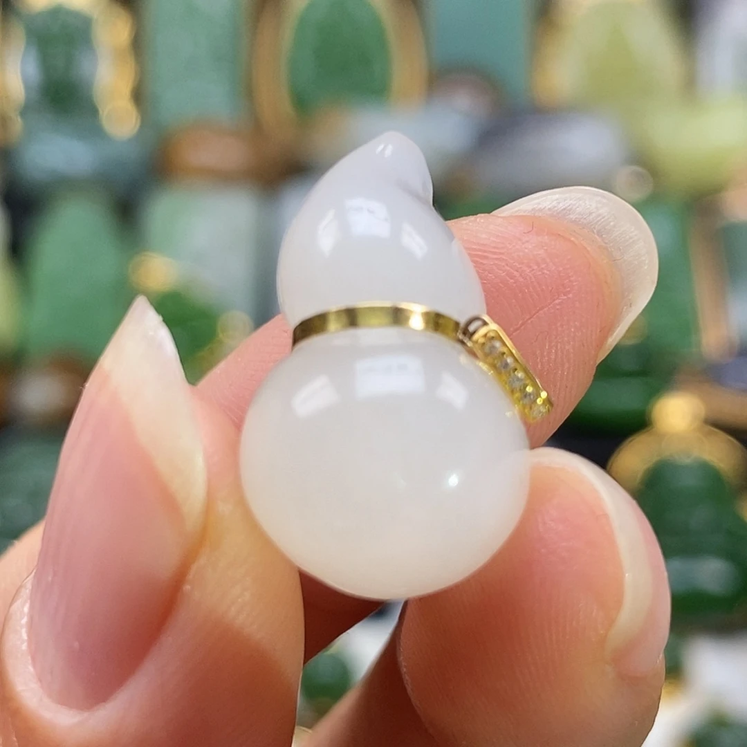 和田玉18K金镶嵌颈饰