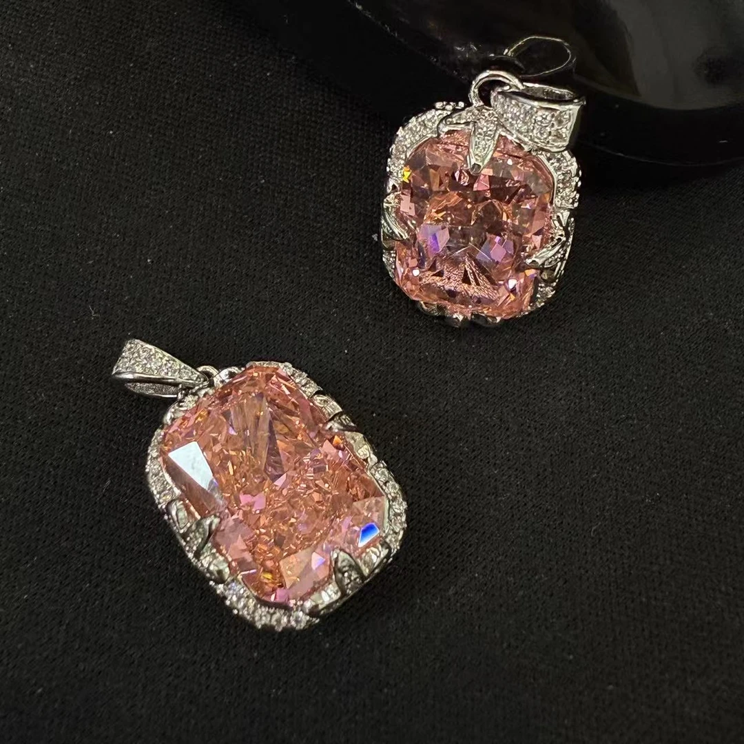 培育蓝宝石粉蓝宝方糖吊坠*（多样性发一件）