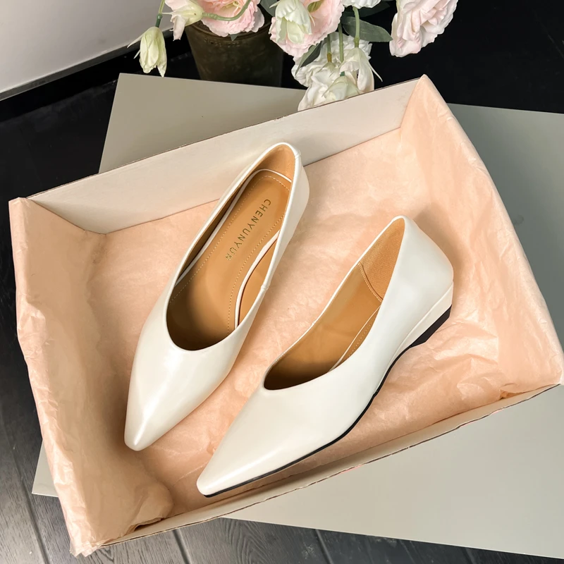 低跟休闲鞋女浅口单鞋2025新款百搭尖头时尚奶奶鞋软底职业工作鞋