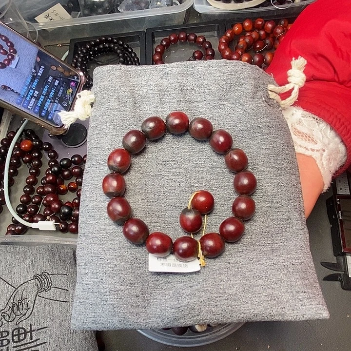 伊***）佛心果手串无患子红色手串