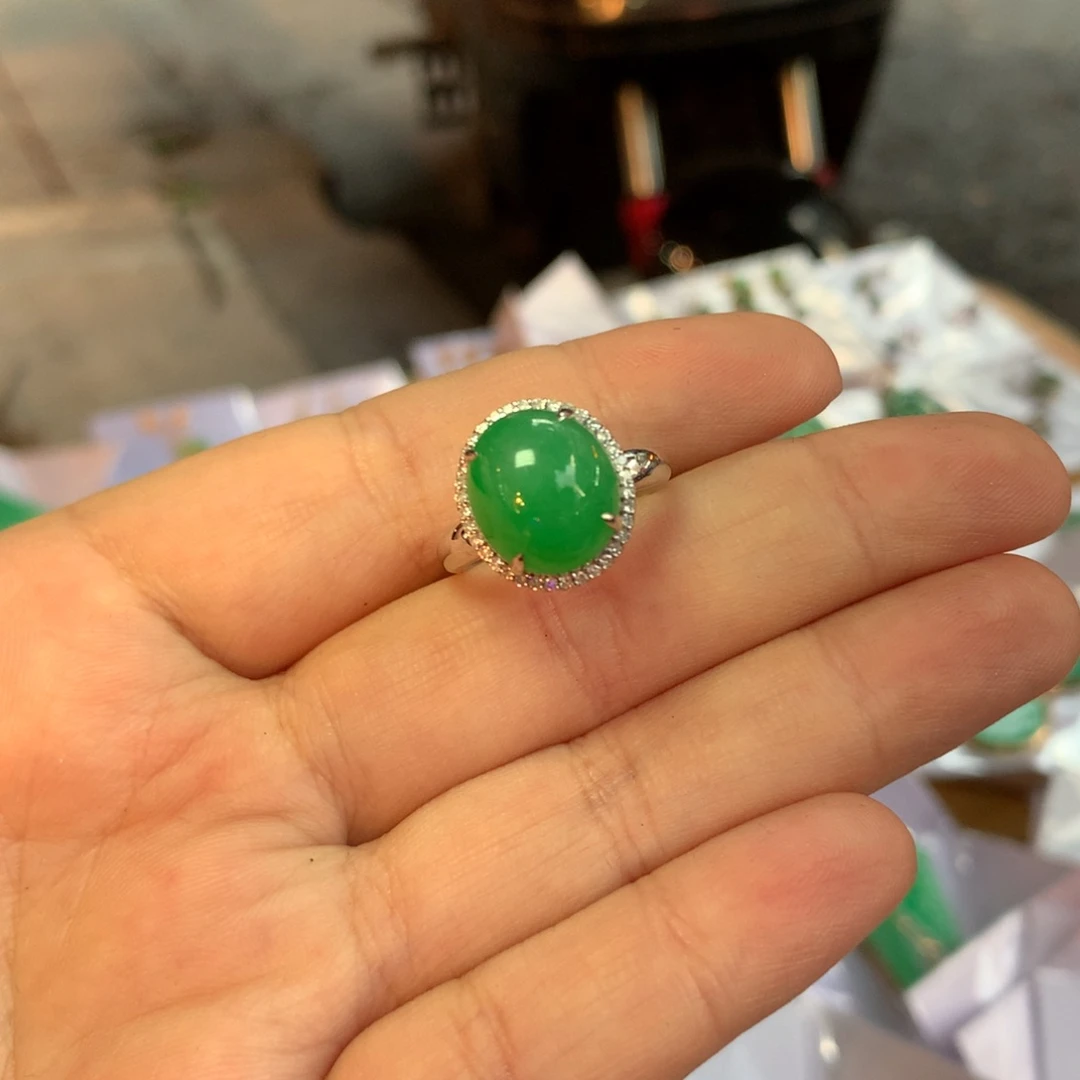青***栈颈饰18K金镶嵌翡翠戒指