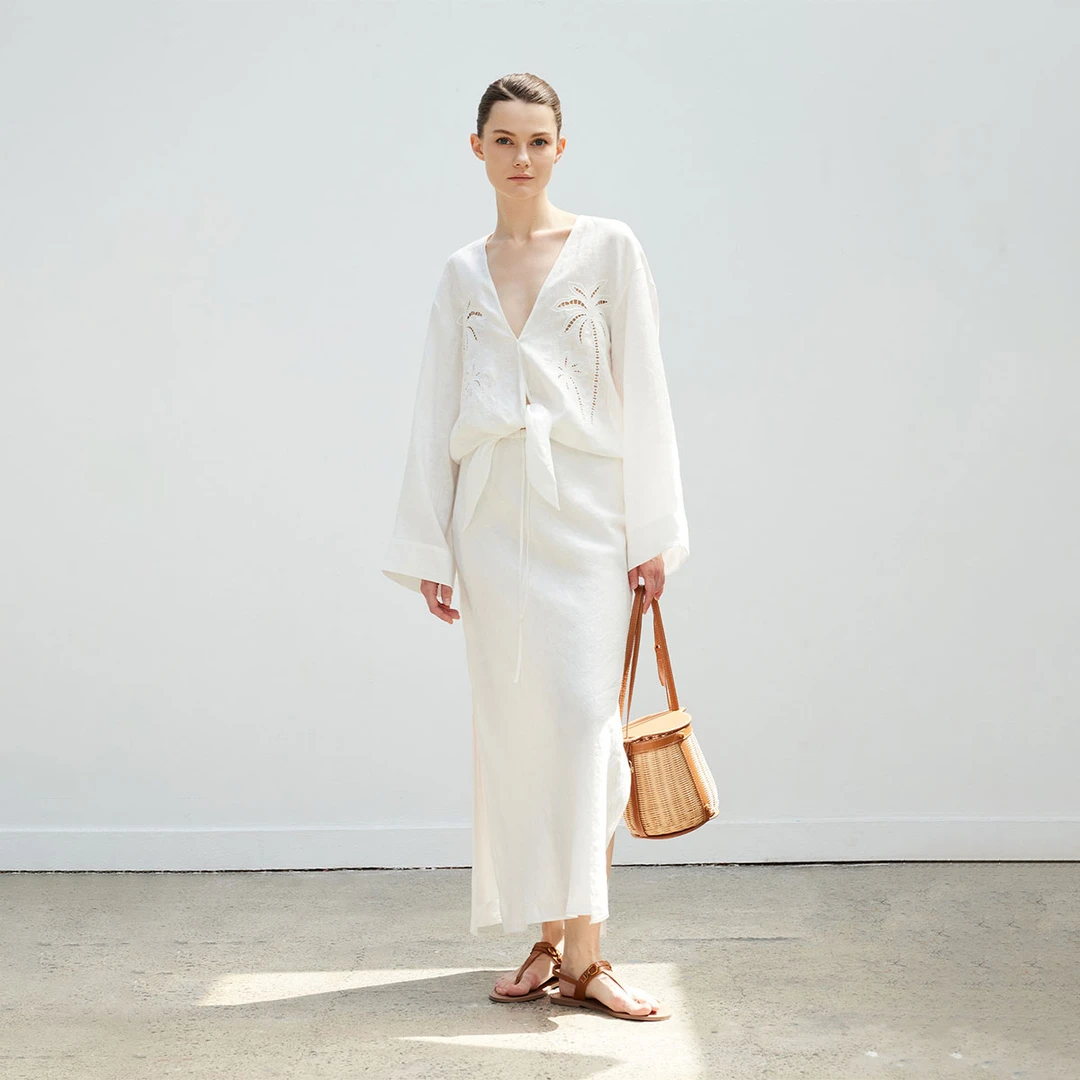 QIQIFUR 重工绣花亚麻罩衫新款简约度假感V领气质镂空小衫女