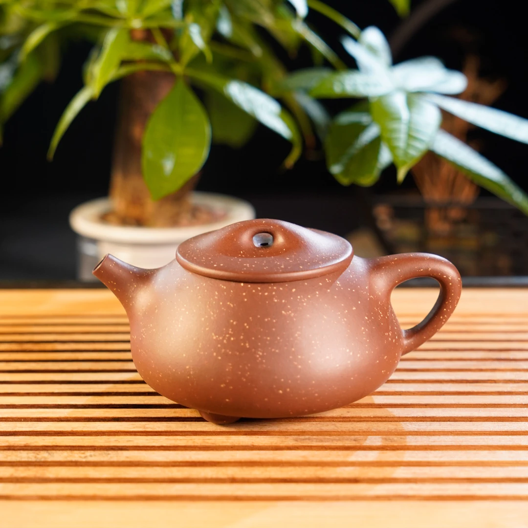 GS34-067   宜兴手工紫砂  铺沙石瓢