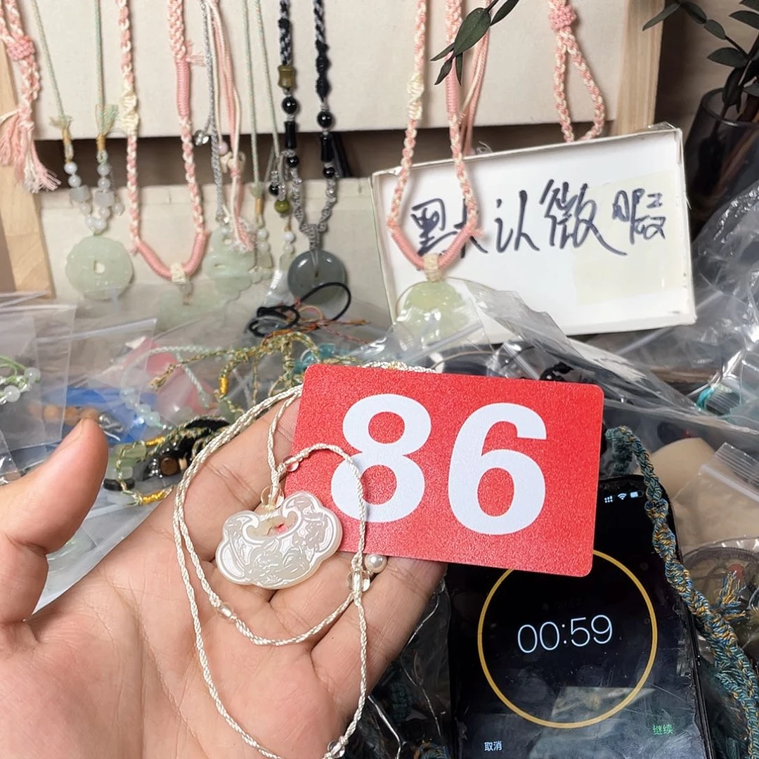 蛇纹石玉颈饰合金阿*