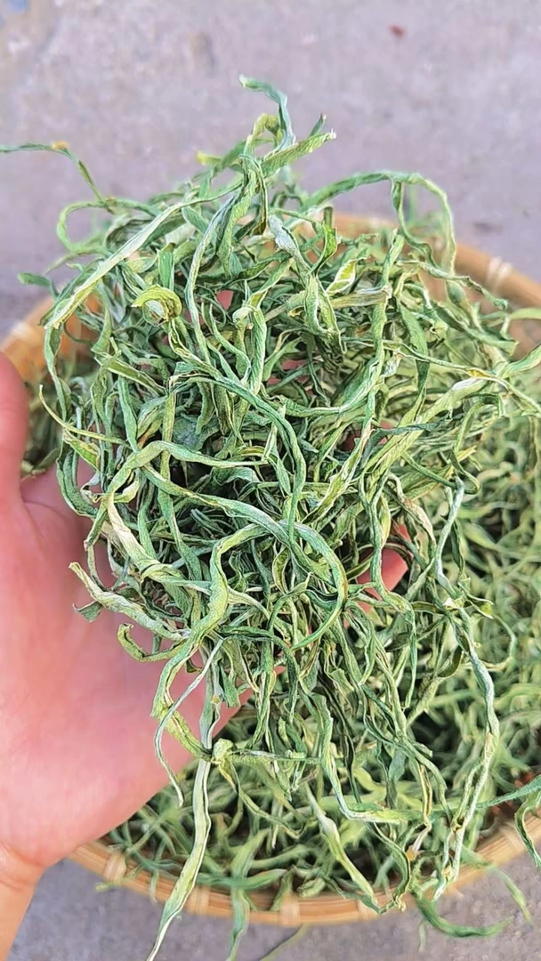 东北自家菜园自然晾晒豆角丝