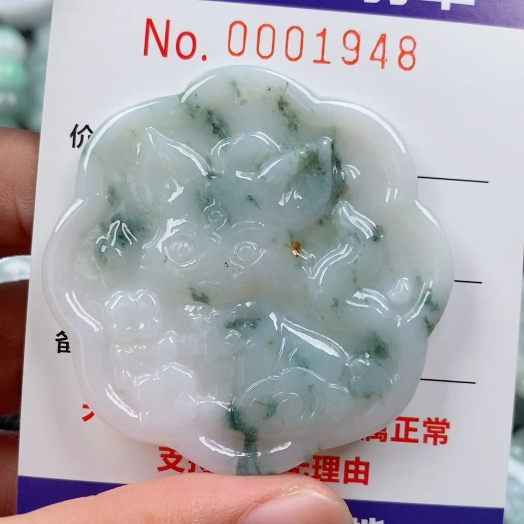 翡翠未镶嵌颈饰挂件