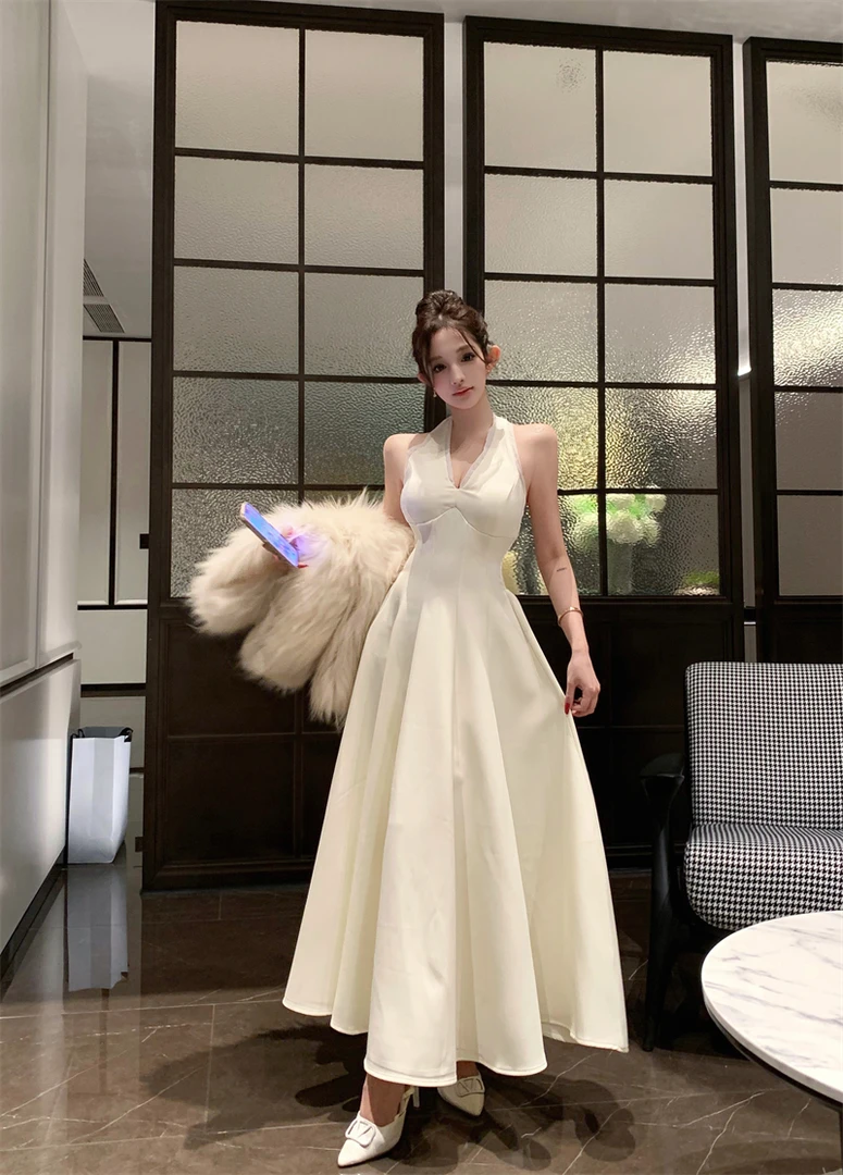 千金感法式露背v领挂脖连衣裙女冬季白色礼服裙气质裙子大摆长裙