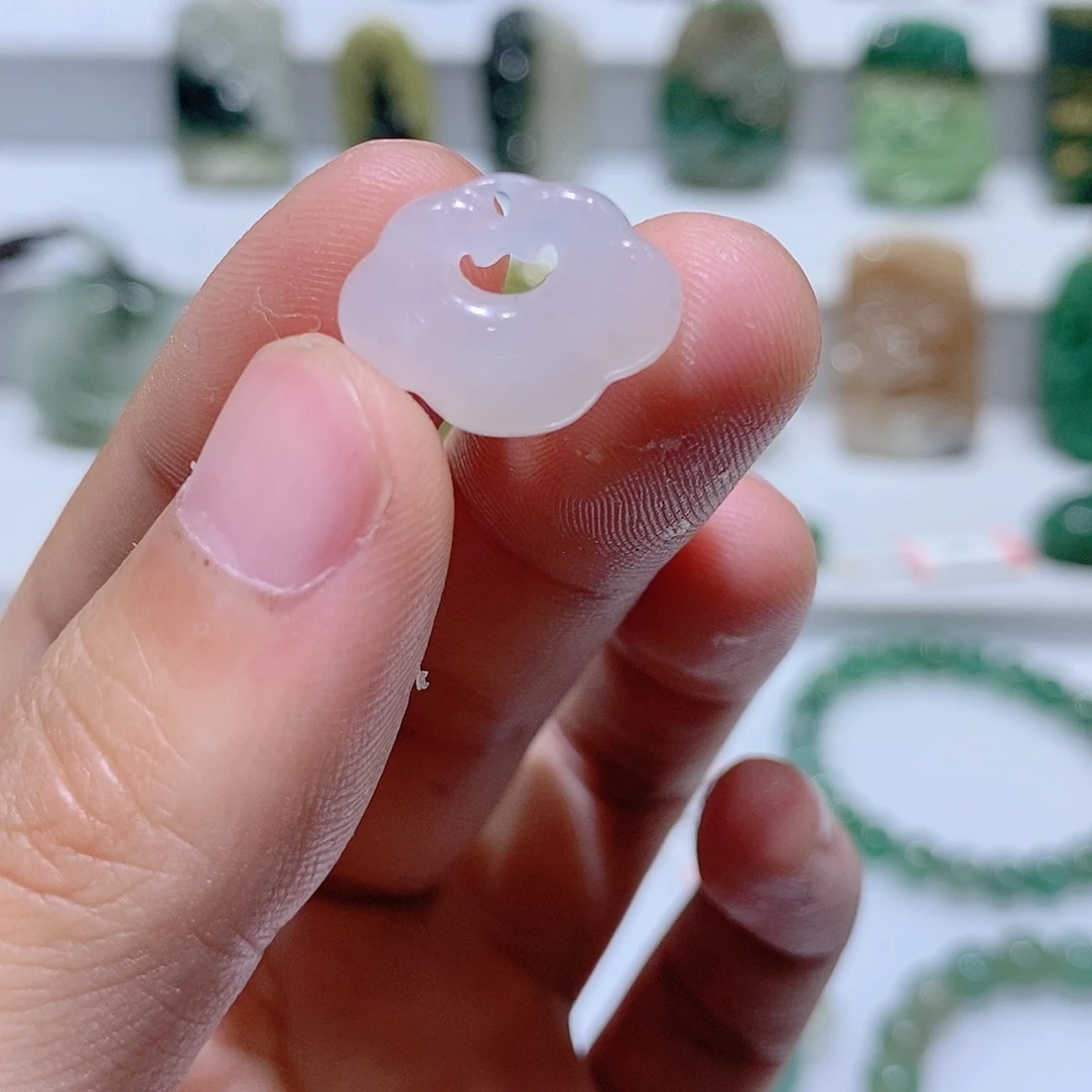 独山玉未镶嵌挂件