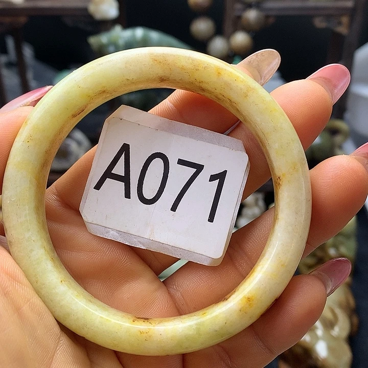 和田玉未镶嵌车挂