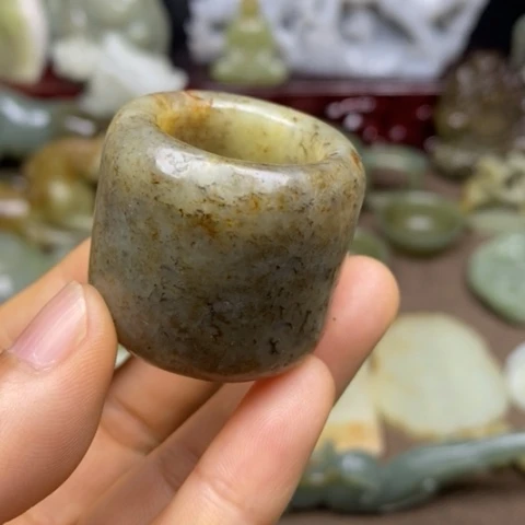 和田玉未镶嵌把件