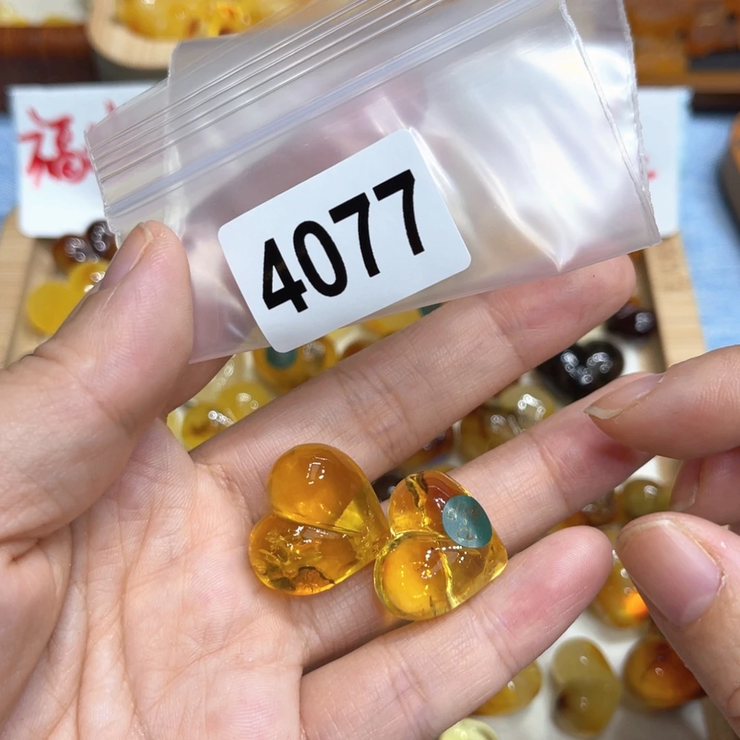 ᥫ***化琥珀未镶嵌珠宝奇石