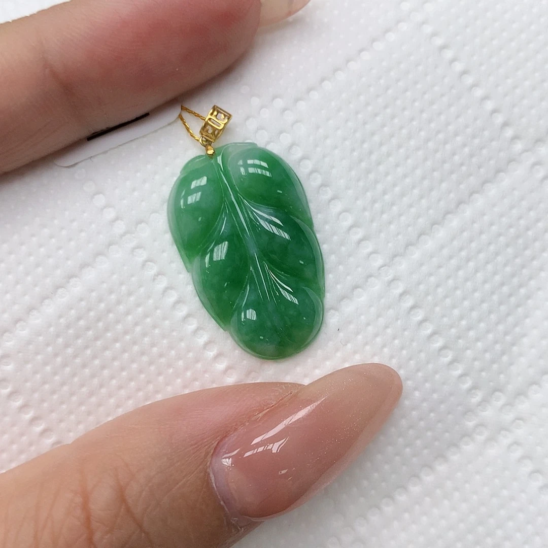 颈饰18K金镶嵌翡翠