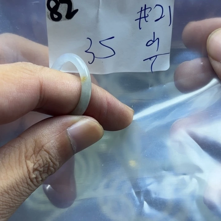 颈饰未镶嵌翡翠戒指