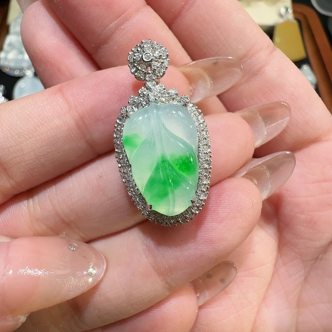 【闪购商品】颈饰18K金镶嵌翡翠