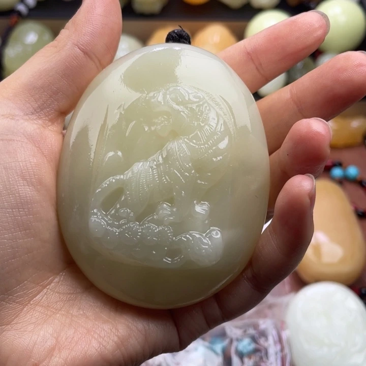 怀***念石材天然古青石手把件