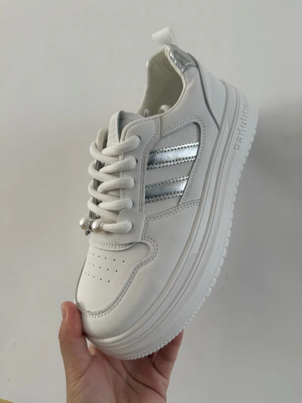 089女士四季小白鞋(脚肥拍大)