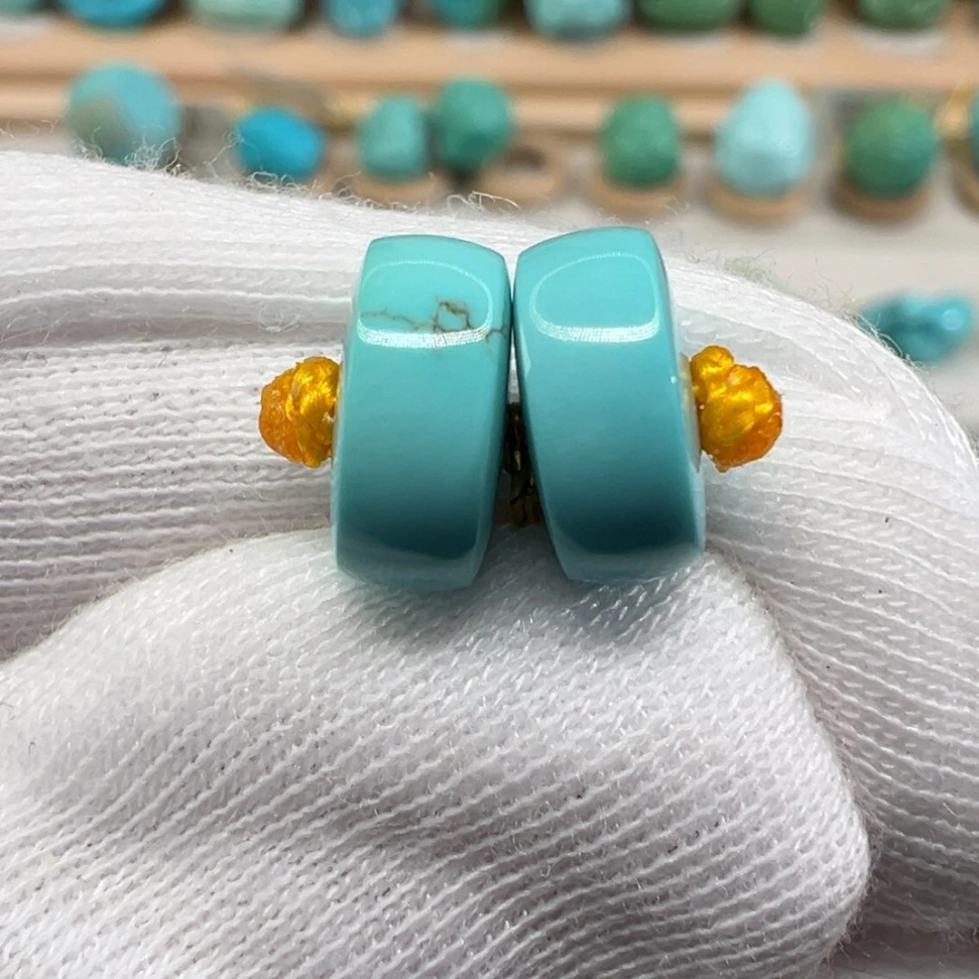 绿松石配饰未镶嵌爱***人