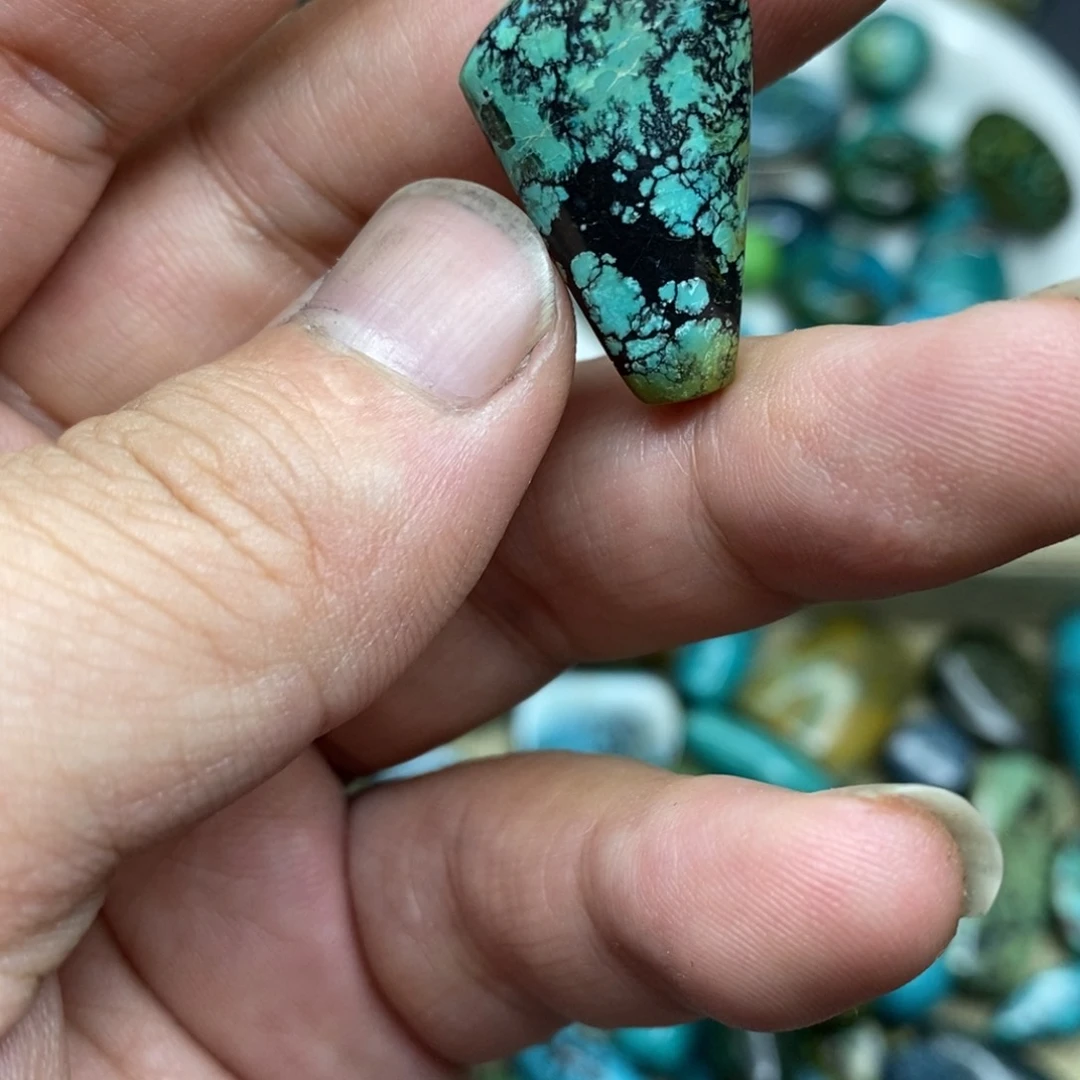 无非金属特色吊坠一枚