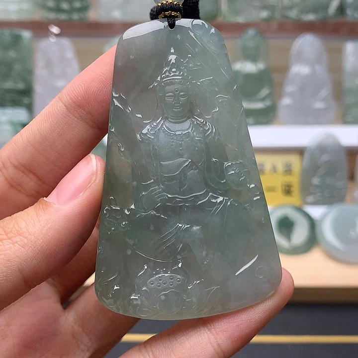 闷***河翡翠未镶嵌颈饰虚空