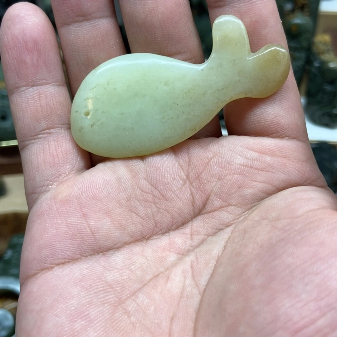 未镶嵌岫岩老玉（透闪石质玉）把件