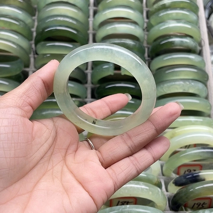 蛇纹石玉未镶嵌手镯182