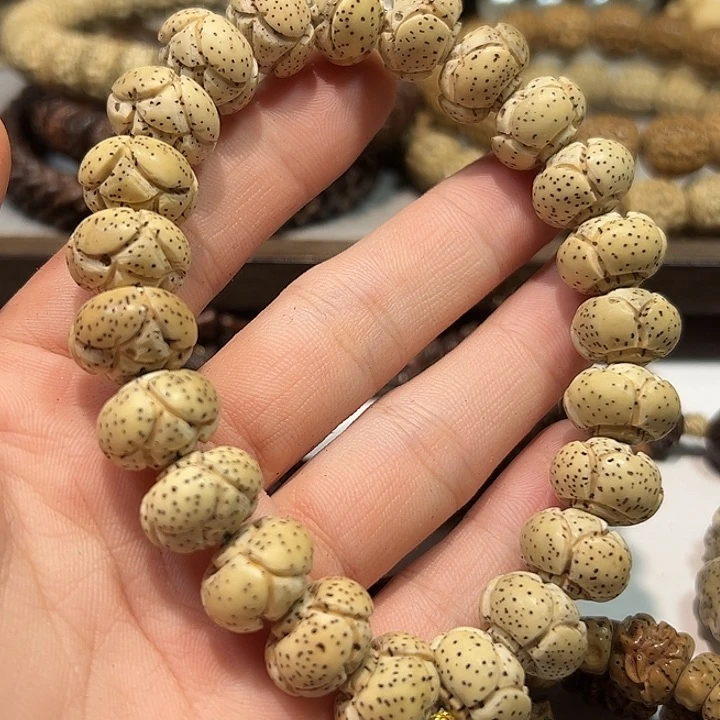 星月菩提吊坠星月菩提雕刻手串