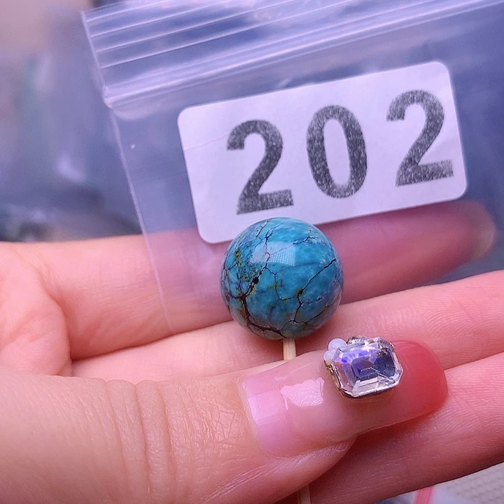 绿松石未镶嵌珠宝奇石