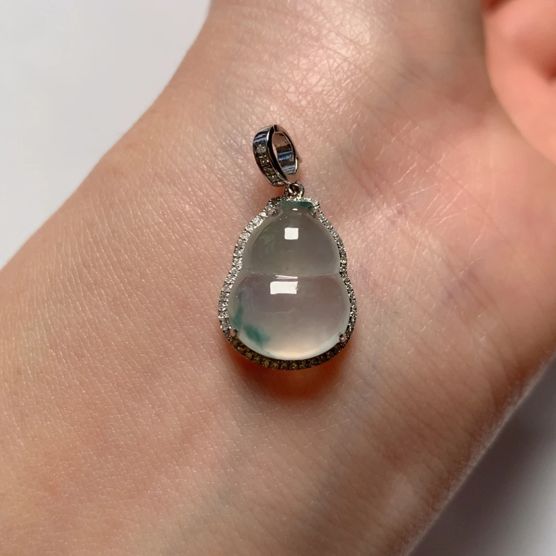 翡翠颈饰18K金镶嵌?*葫芦