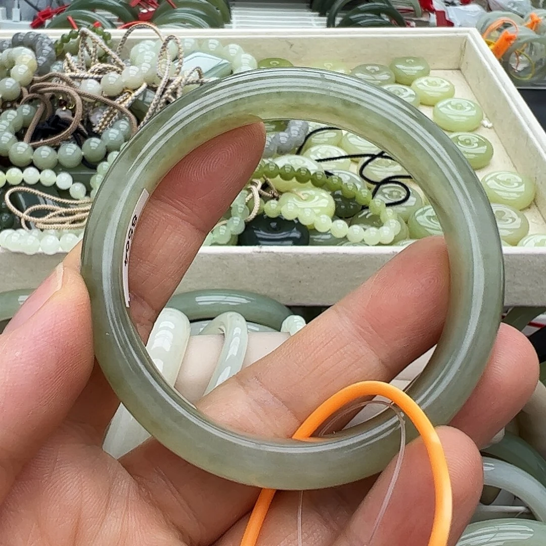 和田玉未镶嵌手镯