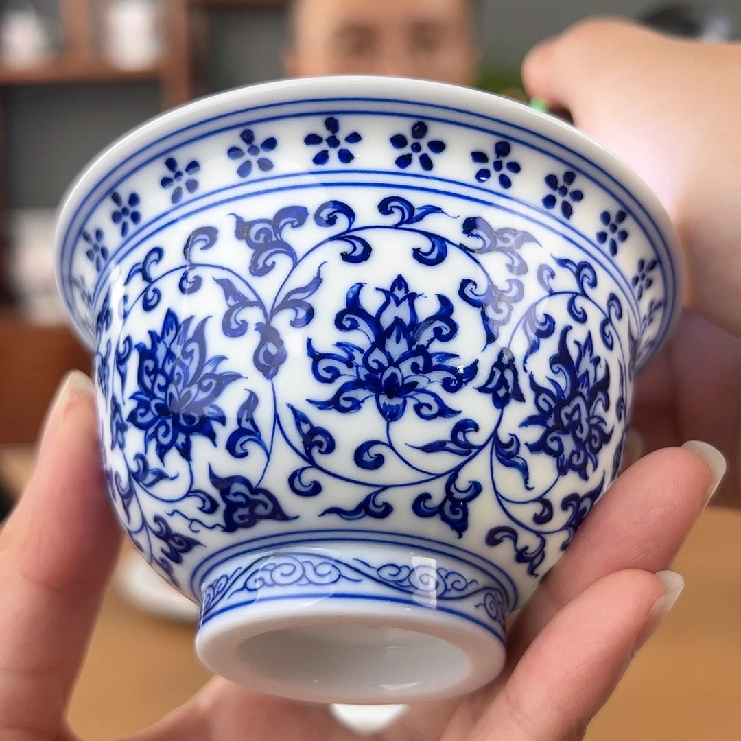 青花缠枝莲压手杯（内绘双狮）