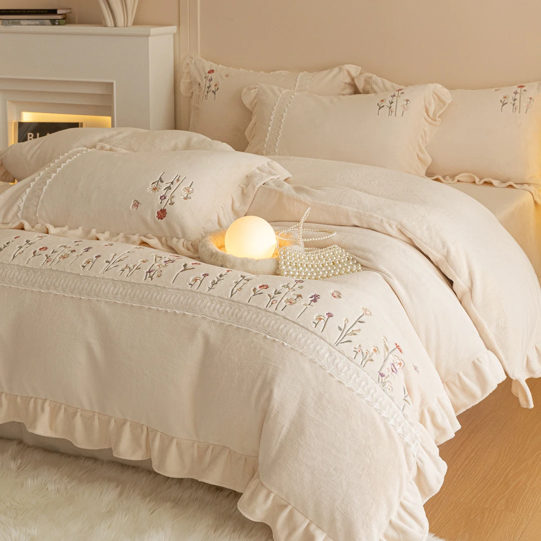 法式高端雕花刺绣全消光牛奶绒四件套公主风双面绒加厚被套抗静电