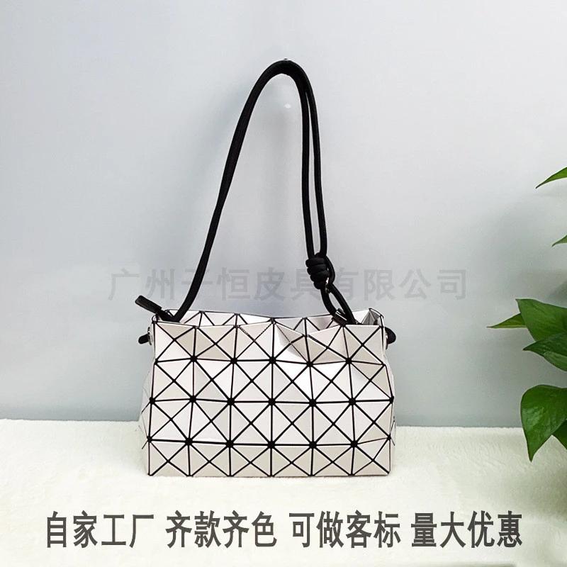 几何包枕头包菱格豆腐包单肩包女包斜挎包高级感水桶包小方包包女