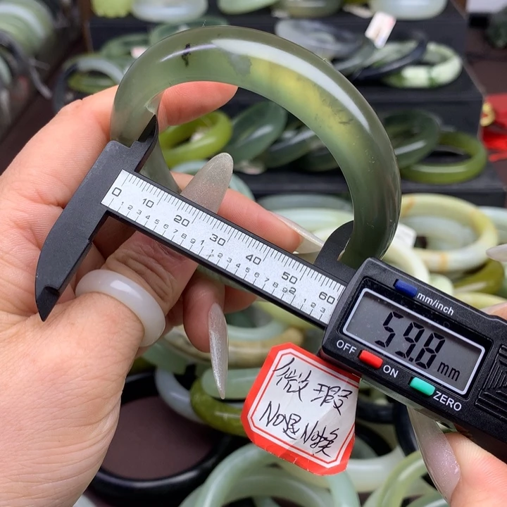 蛇纹石玉手镯未镶嵌940
