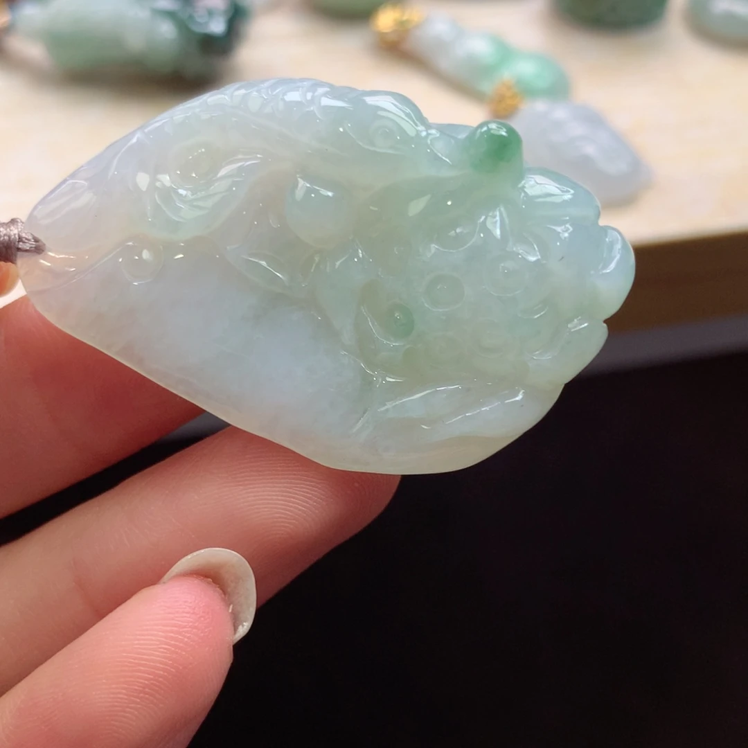 颈饰未镶嵌翡翠吊坠