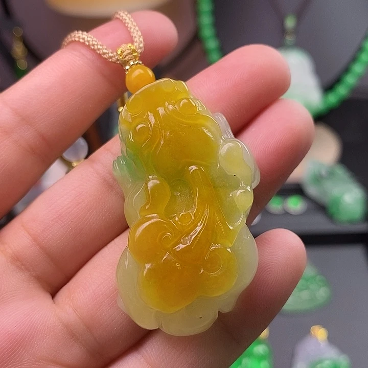 翡翠未镶嵌吊坠(赠链)