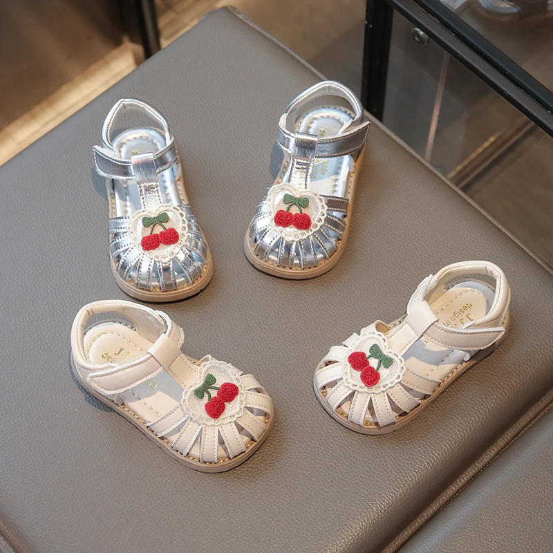 女童凉鞋夏季新款小女孩花朵刺绣软底包头鞋镂空透气沙滩鞋