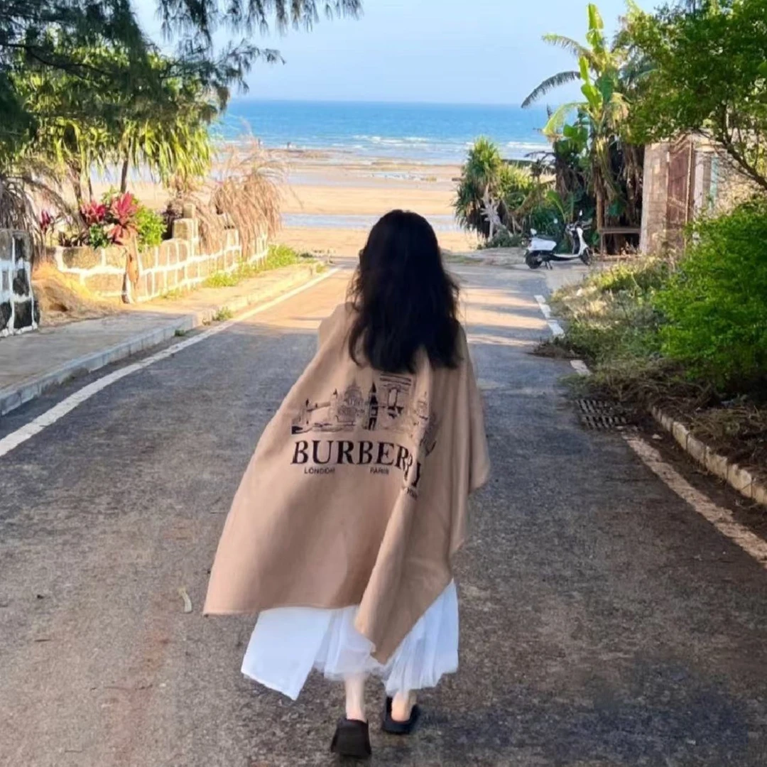 99新 BURBERRY/博柏利 burberry斗篷99新A8902