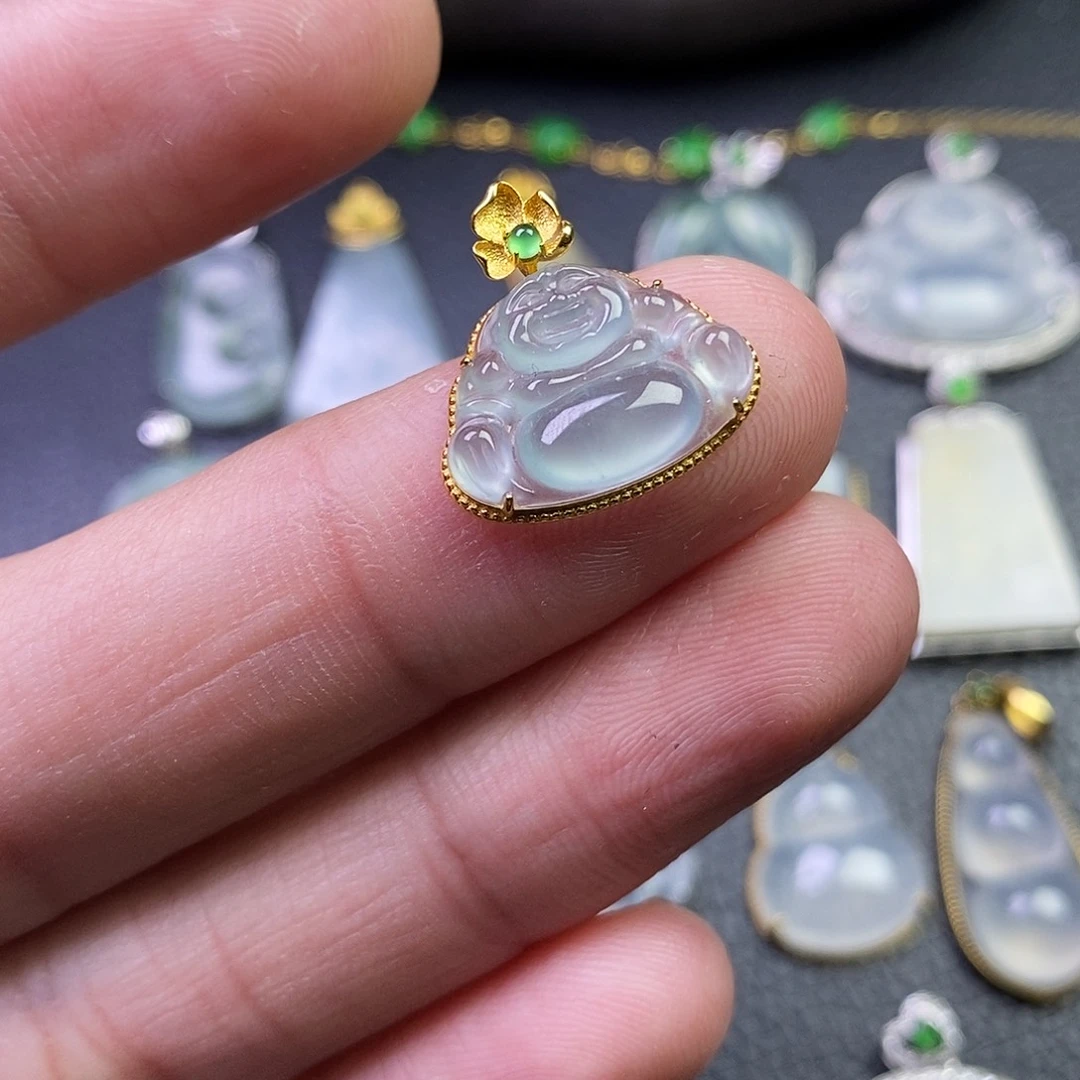 颈饰18K金镶嵌翡翠