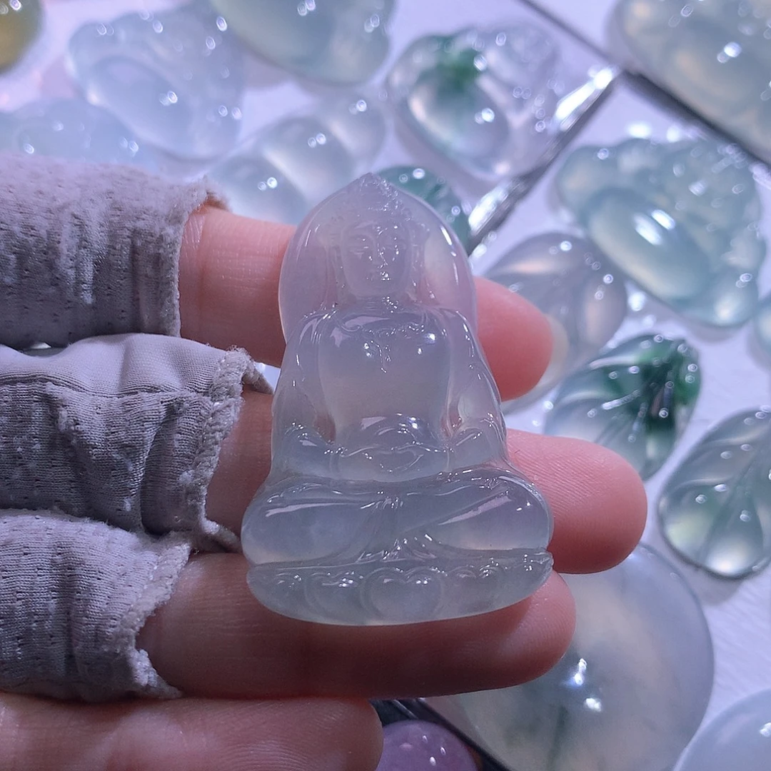 翡翠未镶嵌颈饰观音