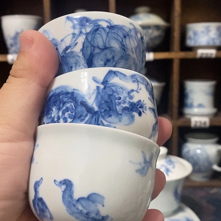 吴****学釉下青花瓷器瑕品杯3个