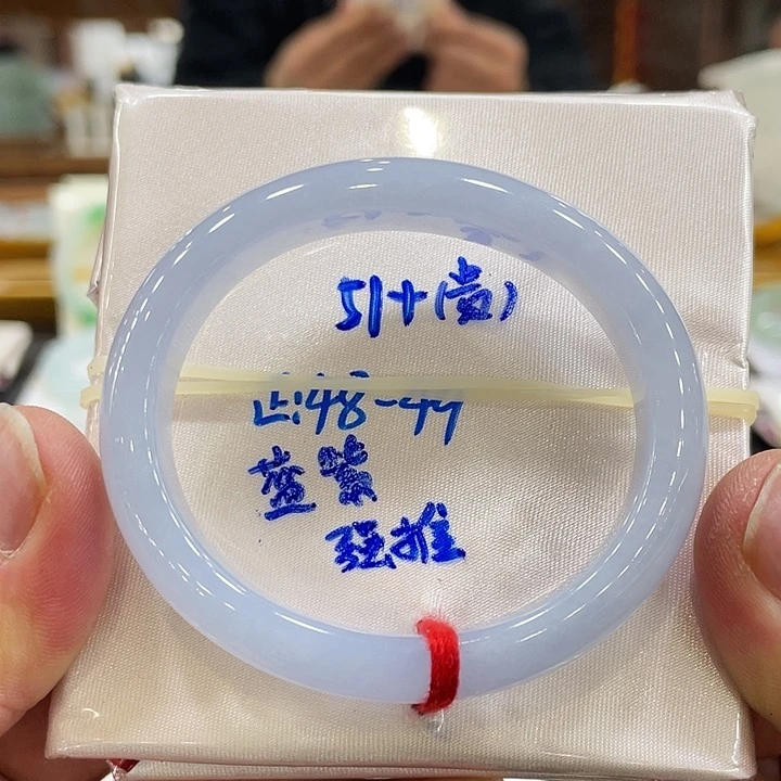 翡翠手镯未镶嵌翡翠