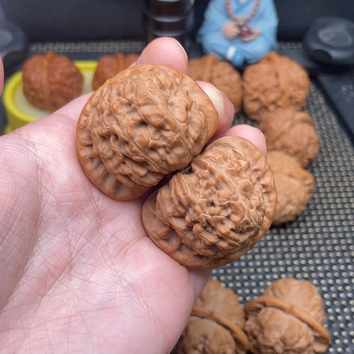 文玩核桃吊坠闷白