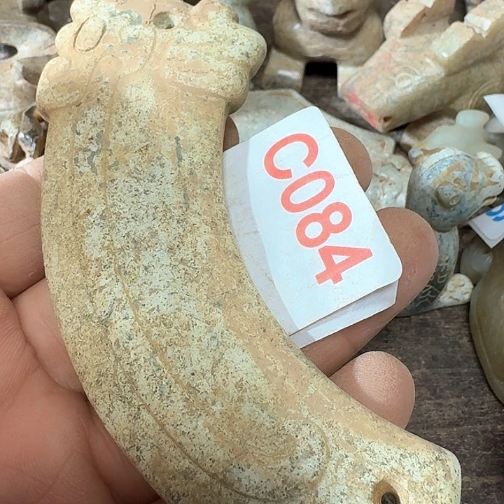 蛇纹石玉颈饰未镶嵌