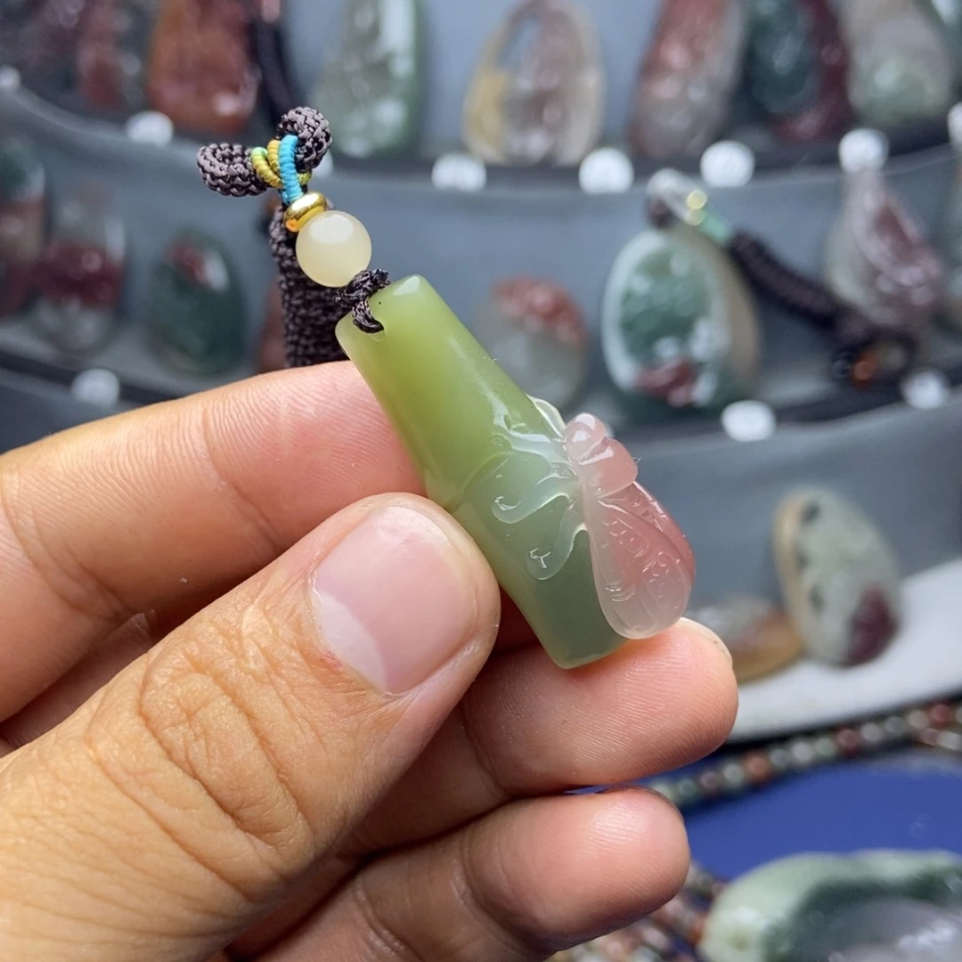 今***肥玛瑙/玉髓颈饰未镶嵌