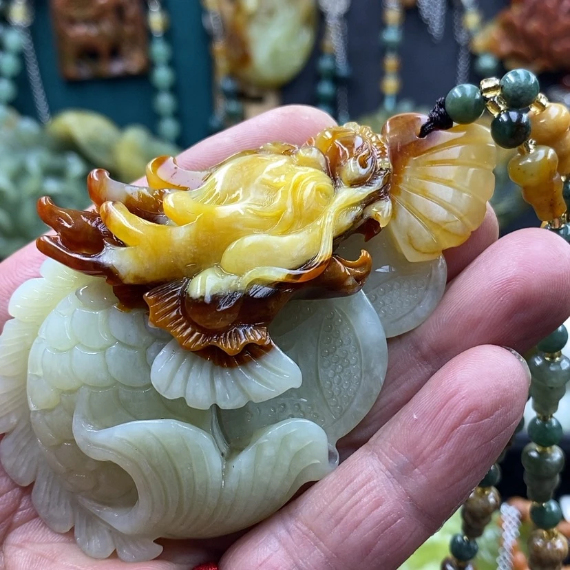【闪购商品】蛇纹石玉未镶嵌岫玉吊坠俏色手工雕刻龙鱼