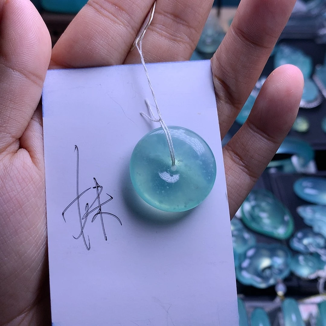 蛇纹石玉吊坠未镶嵌