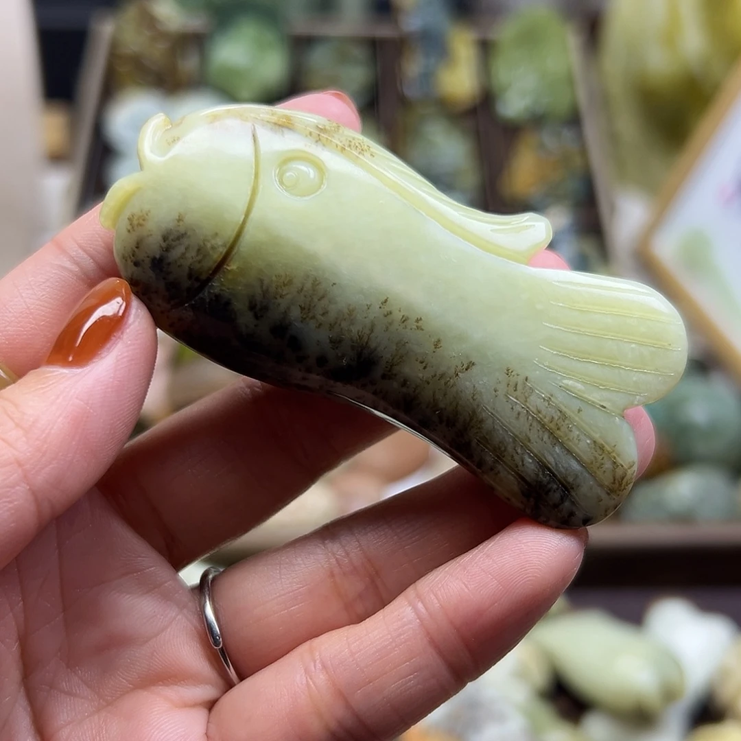 岫玉未镶嵌颈饰辽阳料手玩水草鱼巴有个皮坑